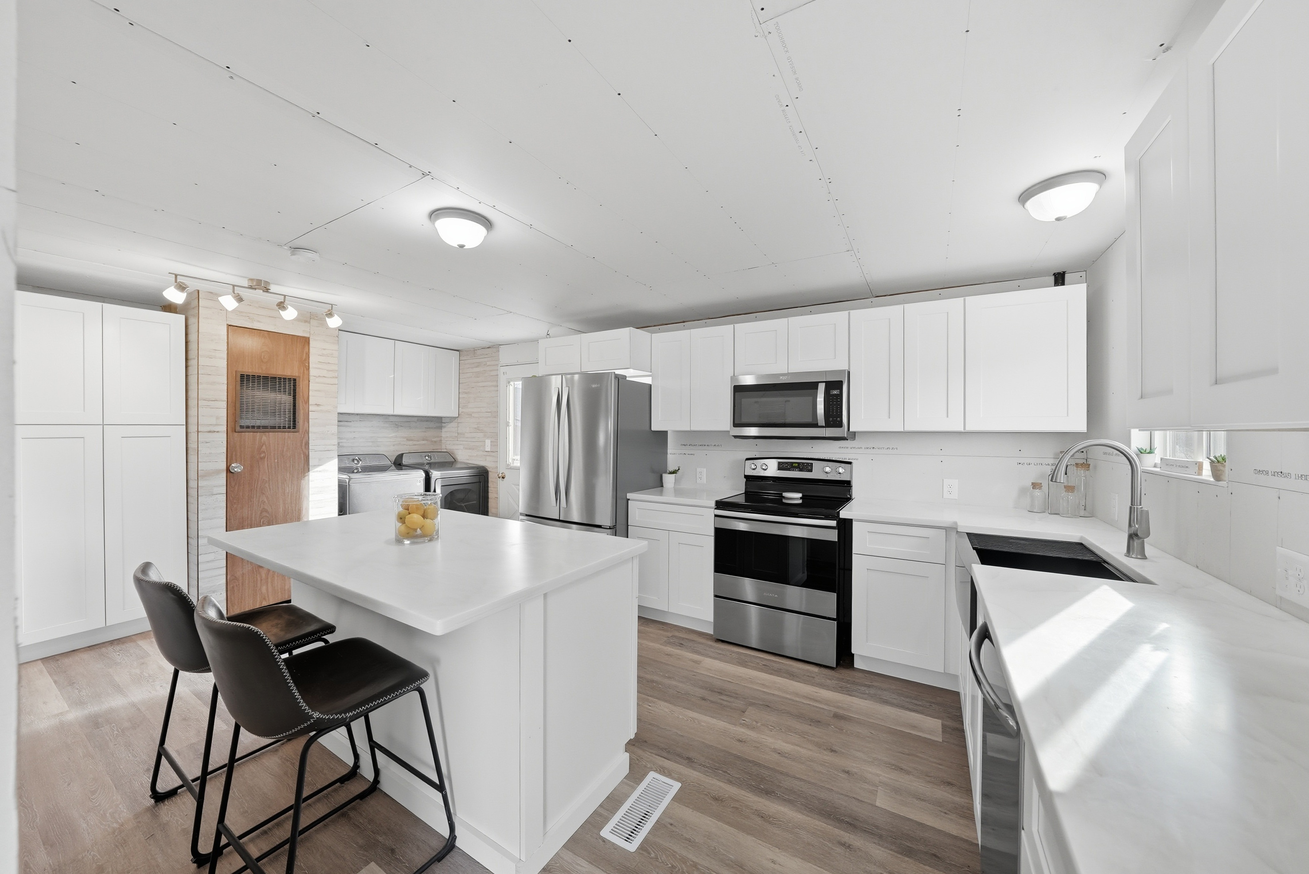 890 Hidden Valley Rd, Bozeman, MT Kitchen